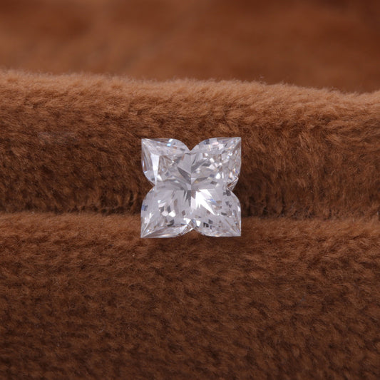 Four leaf pointed flower shape Diamond